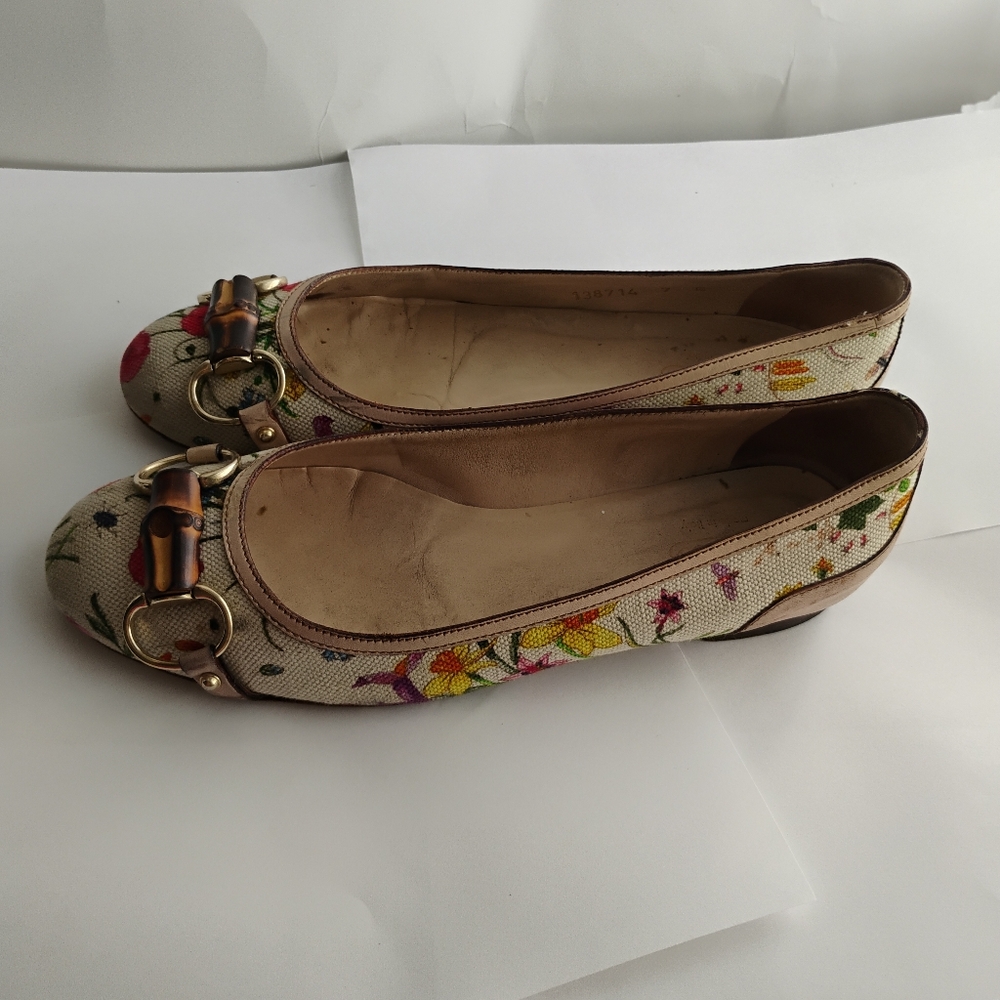 Gucci Floral Canvas Ballet Flats with Bamboo Horsebit - Cream, Red, Green, Brown - Picture 15 of 16